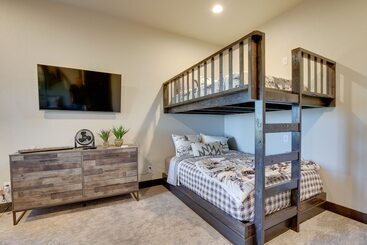 South Dakota Retreat W/ Hot Tub, Fire Pit & Grill!