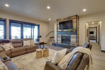 South Dakota Retreat W/ Hot Tub, Fire Pit & Grill!