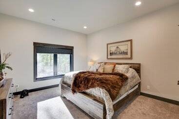 South Dakota Retreat W/ Hot Tub, Fire Pit & Grill!