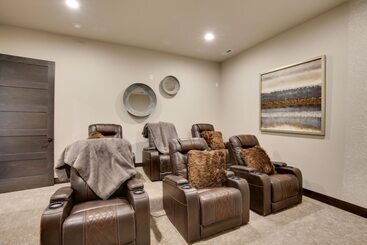 South Dakota Retreat W/ Hot Tub, Fire Pit & Grill!