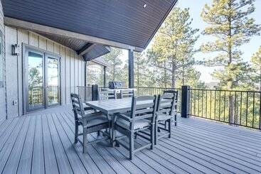 South Dakota Retreat W/ Hot Tub, Fire Pit & Grill!