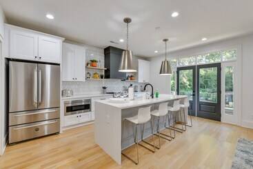 South End Charlotte Townhome < 2 Mi To Uptown!