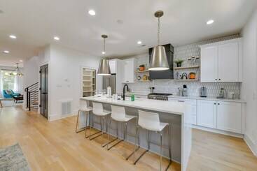 South End Charlotte Townhome < 2 Mi To Uptown!