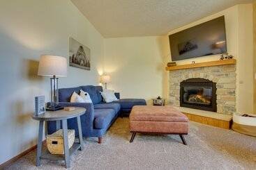 Spacious Canyon Ferry Lake House With Bar & Views!