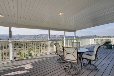 Spacious Canyon Ferry Lake House With Bar & Views!