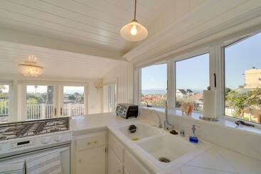 Stunning Ventura Cottage W/ Deck + Ocean View!