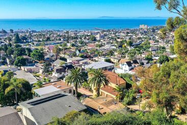 Stunning Ventura Cottage W/ Deck + Ocean View!
