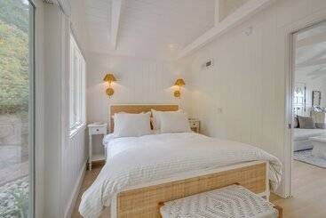 Stunning Ventura Cottage W/ Deck + Ocean View!