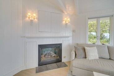 Stunning Ventura Cottage W/ Deck + Ocean View!
