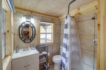 Tree Lined Higden Retreat: Close To Parks + Trails