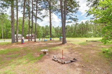 Tree Lined Higden Retreat: Close To Parks + Trails