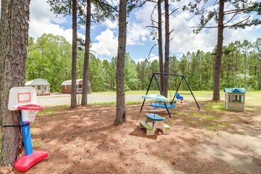 Tree Lined Higden Retreat: Close To Parks + Trails