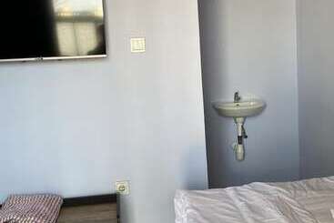 הוסטל Linobi Homestay