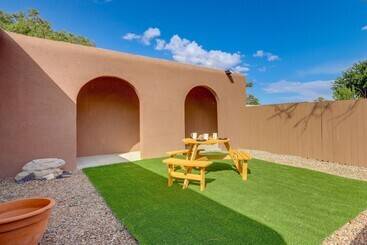 Albuquerque Home W/ Hot Tub + Putting Green!