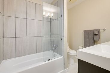 Albuquerque Home W/ Hot Tub + Putting Green!