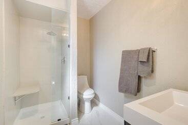 Albuquerque Home W/ Hot Tub + Putting Green!