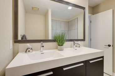 Albuquerque Home W/ Hot Tub + Putting Green!