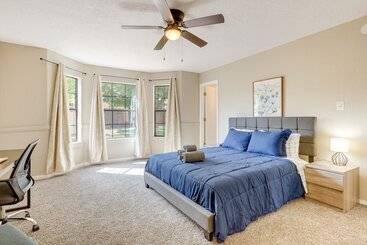 Albuquerque Home W/ Hot Tub + Putting Green!
