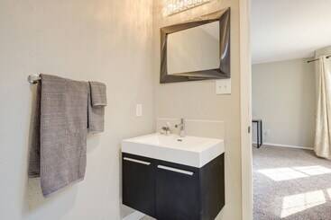 Albuquerque Home W/ Hot Tub + Putting Green!