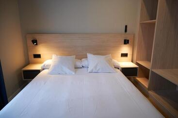 هتل Dorm4you Arena 2