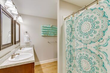 Charming Pensacola Home Rental: 2 Mi To Beach!