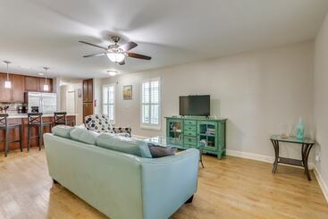 Charming Pensacola Home Rental: 2 Mi To Beach!
