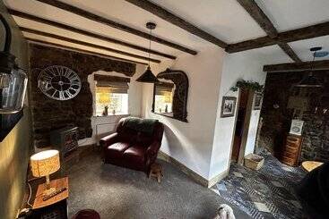 Historic 1601 Nettle Cottage Near Lake District