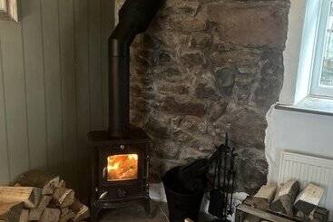 Historic 1601 Nettle Cottage Near Lake District