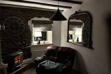 Historic 1601 Nettle Cottage Near Lake District