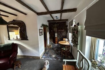Historic 1601 Nettle Cottage Near Lake District