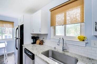 4 Mi To Michigan Stadium: Cozy Home W/ Fire Pit!