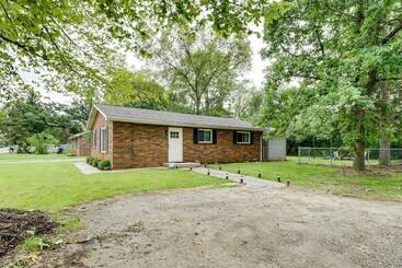 4 Mi To Michigan Stadium: Cozy Home W/ Fire Pit!