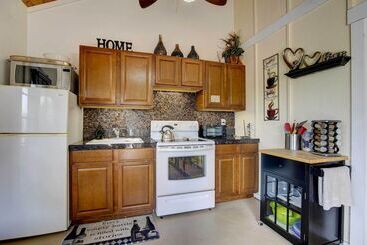 Cozy Kona Coast Apt W/ Lanai ~ 8 Miles To Beach!