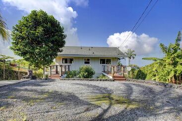 Cozy Kona Coast Apt W/ Lanai ~ 8 Miles To Beach!
