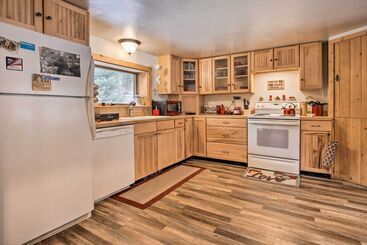 Creekside Clancy Cabin In Helena Natl Forest!