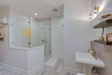 Family Friendly Austin House W/ Screened Porch!
