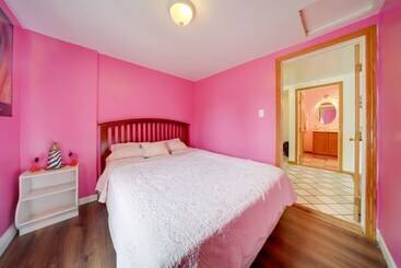 קוטג'' Flamingo Geneva Getaway: Steps To Lake Erie!