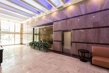 Gorgeous 4br Condo Steps To Fq