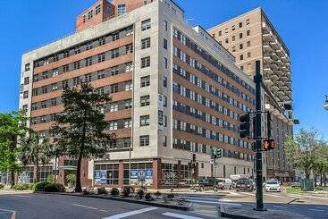 Gorgeous 4br Condo Steps To Fq
