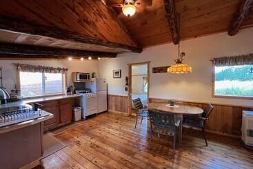 Green Timbers Lodge Redwood Cabin