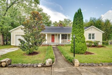 Hendersonville Haven W/ Fire Pit, Grill, Deck!