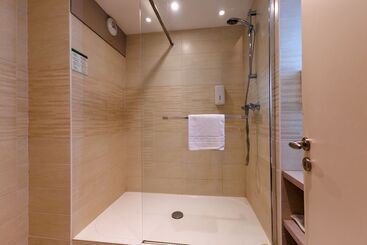 هتل Logis Hôtel Le Rochelois