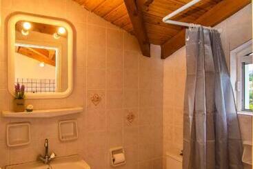 هتل Sunflower Apartments & Studios