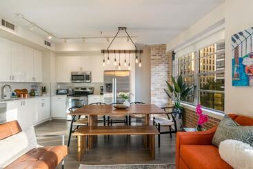 Charming 4br Condo Steps Away From French Quarter Delights!