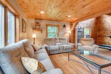 Meredith Home W/ Deck: 6 Mi To Lake Winnipesaukee!