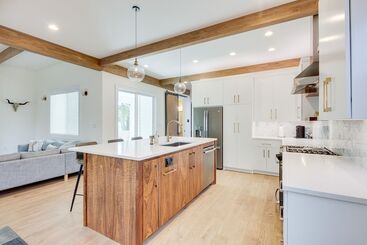 Modern Lawrence Home W/ Patio < Half Mi To U Of K!