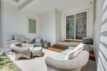 Modern Lawrence Home W/ Patio < Half Mi To U Of K!