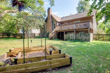 Overland Park Home W/ Fenced In Yard & Gas Grill!