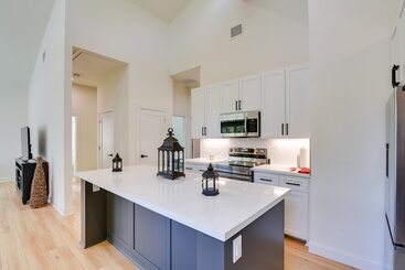 Pet Friendly Houston Home ~ 3 Mi To Downtown!