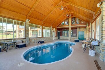 Mtn View Shirley Pool House: Pets Welcome!